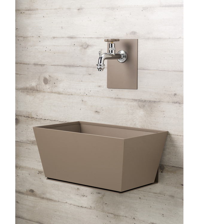 FONTANA A PARETE CON VASCHETTA TORTORA