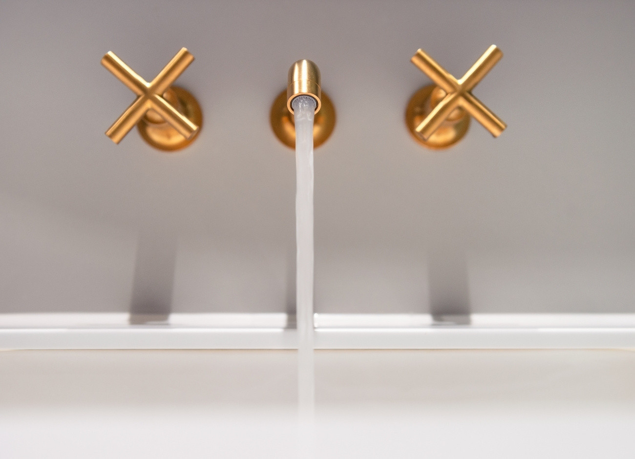 How to choose the right bathroom faucet: a guide to style and functionality